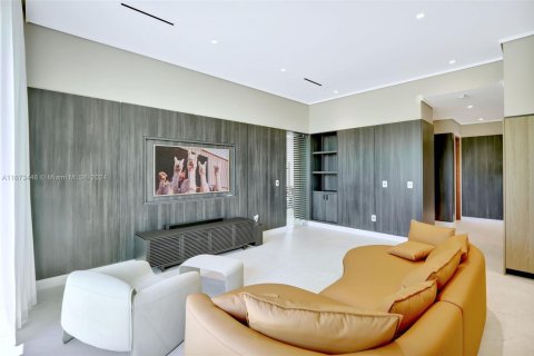 House in Miami Shores, Florida 6 bedrooms, 629.69 sq.m. № 1861048 - photo 23