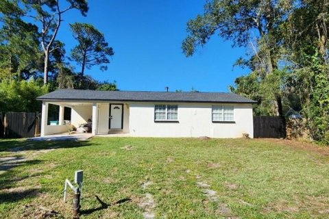 House in DeBary, Florida 2 bedrooms, 89.74 sq.m. № 2166228
