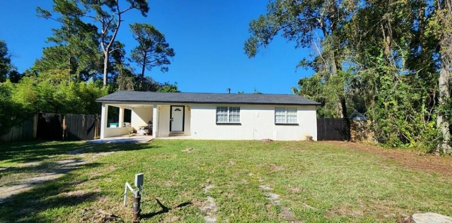 House in DeBary, Florida 2 bedrooms, 89.74 sq.m. № 2166228