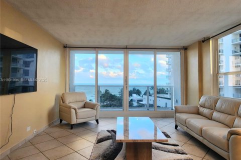 Condominio en alquiler en Hollywood, Florida, 2 dormitorios, 104.05 m2 № 1990475 - foto 5
