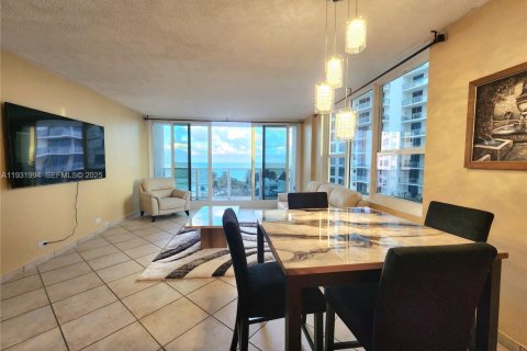 Condominio en alquiler en Hollywood, Florida, 2 dormitorios, 104.05 m2 № 1990475 - foto 7