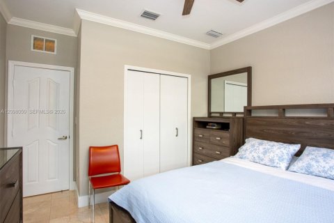 Townhouse in Doral, Florida 5 bedrooms, 241.64 sq.m. № 2391745 - photo 19