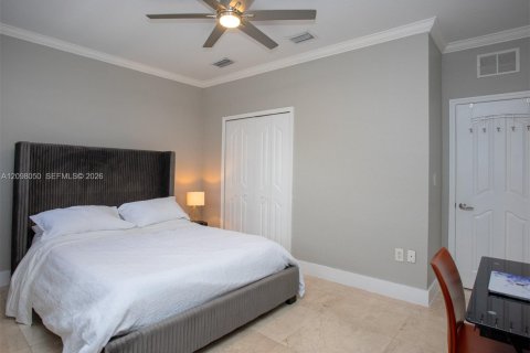 Townhouse in Doral, Florida 5 bedrooms, 241.64 sq.m. № 2391745 - photo 24