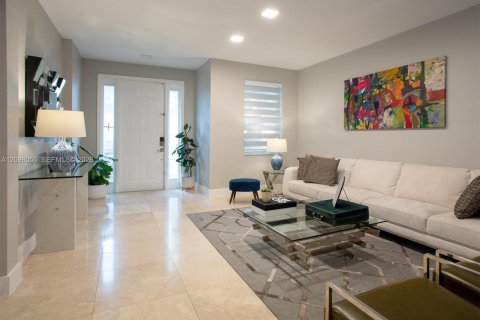 Townhouse in Doral, Florida 5 bedrooms, 241.64 sq.m. № 2391745 - photo 3