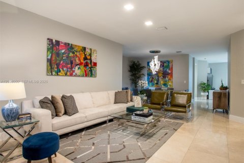 Townhouse in Doral, Florida 5 bedrooms, 241.64 sq.m. № 2391745 - photo 2