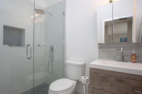 Townhouse in Doral, Florida 5 bedrooms, 241.64 sq.m. № 2391745 - photo 15