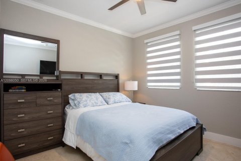 Townhouse in Doral, Florida 5 bedrooms, 241.64 sq.m. № 2391745 - photo 18