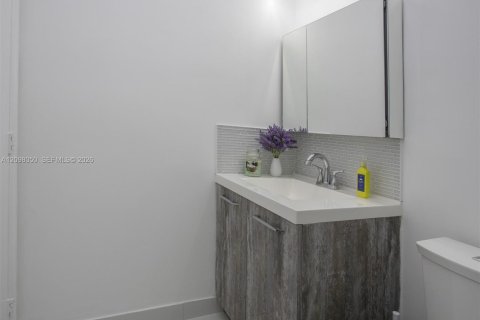 Townhouse in Doral, Florida 5 bedrooms, 241.64 sq.m. № 2391745 - photo 25
