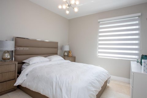 Townhouse in Doral, Florida 5 bedrooms, 241.64 sq.m. № 2391745 - photo 13