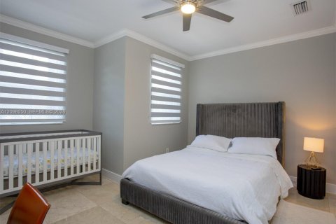 Townhouse in Doral, Florida 5 bedrooms, 241.64 sq.m. № 2391745 - photo 22