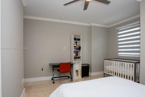 Townhouse in Doral, Florida 5 bedrooms, 241.64 sq.m. № 2391745 - photo 23