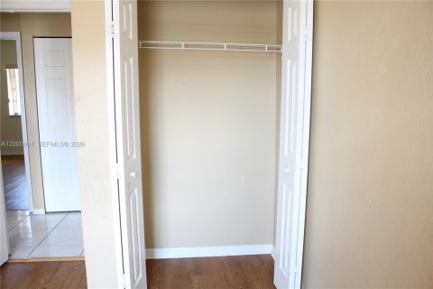 Copropriété à louer à Hialeah, Floride: 3 chambres, 92.16 m2 № 2064887 - photo 8