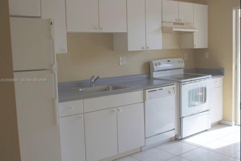 Copropriété à louer à Hialeah, Floride: 3 chambres, 92.16 m2 № 2064887 - photo 3