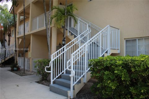 Copropriété à louer à Hialeah, Floride: 3 chambres, 92.16 m2 № 2064887 - photo 2
