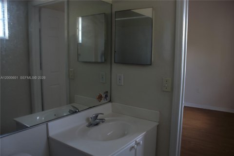 Copropriété à louer à Hialeah, Floride: 3 chambres, 92.16 m2 № 2064887 - photo 16