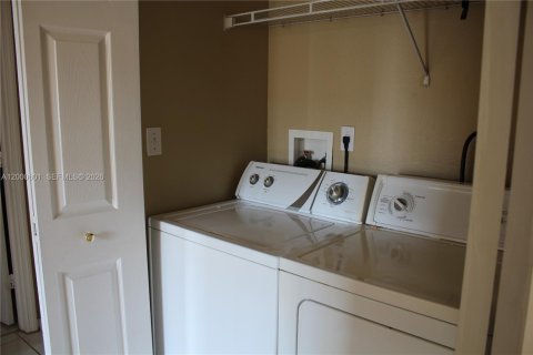 Copropriété à louer à Hialeah, Floride: 3 chambres, 92.16 m2 № 2064887 - photo 7