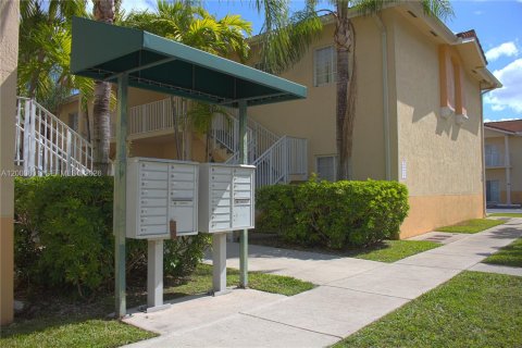 Copropriété à louer à Hialeah, Floride: 3 chambres, 92.16 m2 № 2064887 - photo 10