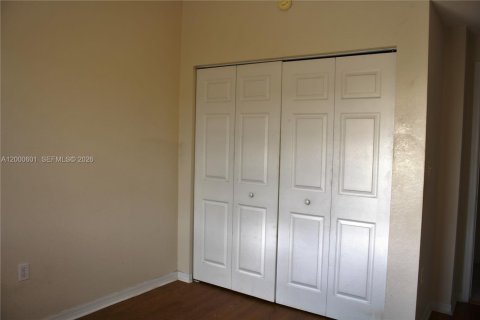 Copropriété à louer à Hialeah, Floride: 3 chambres, 92.16 m2 № 2064887 - photo 14