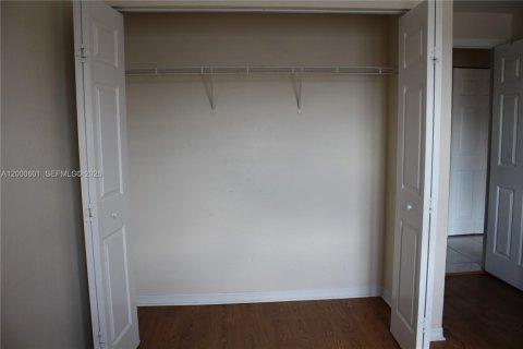 Copropriété à louer à Hialeah, Floride: 3 chambres, 92.16 m2 № 2064887 - photo 9