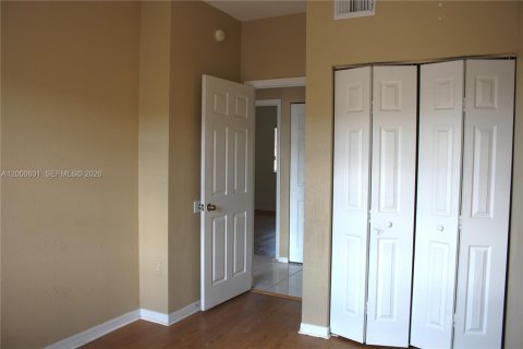 Copropriété à louer à Hialeah, Floride: 3 chambres, 92.16 m2 № 2064887 - photo 12