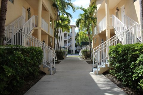 Condo à Hialeah, Floride, 3 chambres  № 2064887