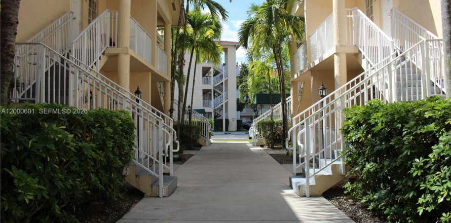 Condo à Hialeah, Floride, 3 chambres  № 2064887