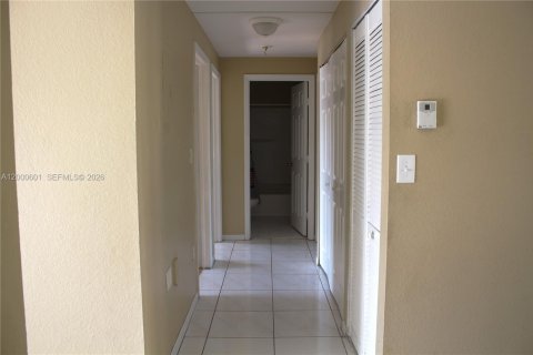 Copropriété à louer à Hialeah, Floride: 3 chambres, 92.16 m2 № 2064887 - photo 11