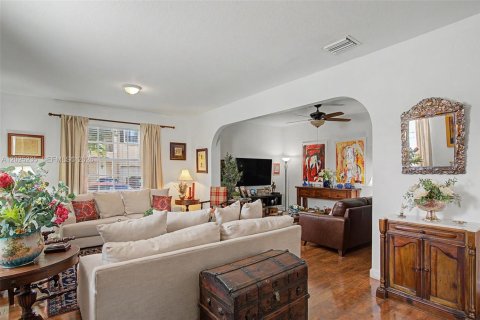 Adosado en venta en Miami, Florida, 4 dormitorios, 165.37 m2 № 2186302 - foto 4