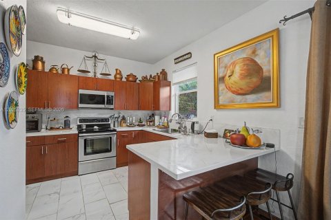 Adosado en venta en Miami, Florida, 4 dormitorios, 165.37 m2 № 2186302 - foto 8