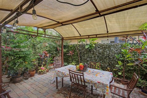 Adosado en venta en Miami, Florida, 4 dormitorios, 165.37 m2 № 2186302 - foto 17