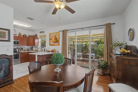 Adosado en venta en Miami, Florida, 4 dormitorios, 165.37 m2 № 2186302 - foto 6