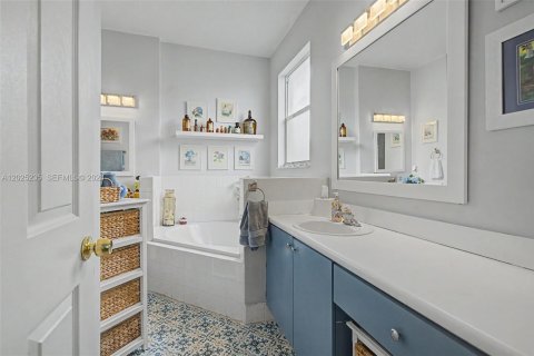 Adosado en venta en Miami, Florida, 4 dormitorios, 165.37 m2 № 2186302 - foto 12