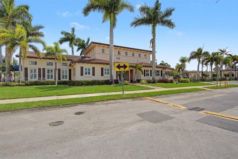 Adosado en venta en Miami, Florida, 4 dormitorios, 165.37 m2 № 2186302 - foto 19