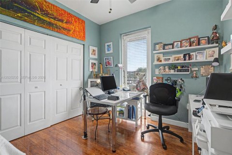 Adosado en venta en Miami, Florida, 4 dormitorios, 165.37 m2 № 2186302 - foto 16
