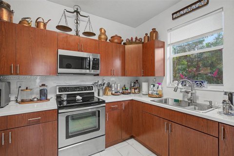 Adosado en venta en Miami, Florida, 4 dormitorios, 165.37 m2 № 2186302 - foto 9
