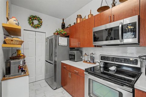 Adosado en venta en Miami, Florida, 4 dormitorios, 165.37 m2 № 2186302 - foto 10