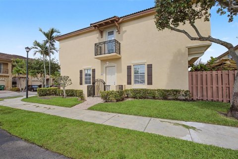 Adosado en Miami, Florida 4 dormitorios, 165.37 m2 № 2186302