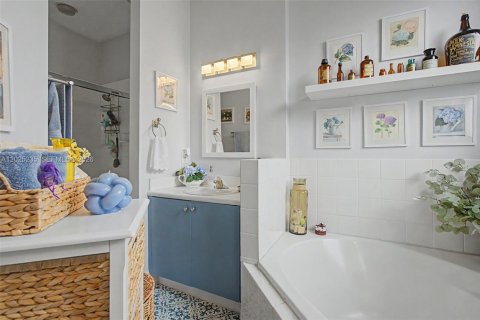 Adosado en venta en Miami, Florida, 4 dormitorios, 165.37 m2 № 2186302 - foto 13