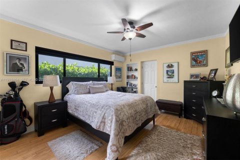 House in Miami Beach, Florida 4 bedrooms, 230.58 sq.m. № 1992952 - photo 11