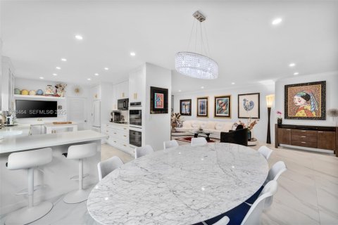 House in Miami Beach, Florida 4 bedrooms, 230.58 sq.m. № 1992952 - photo 4