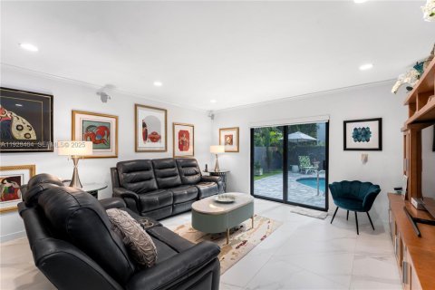 House in Miami Beach, Florida 4 bedrooms, 230.58 sq.m. № 1992952 - photo 10