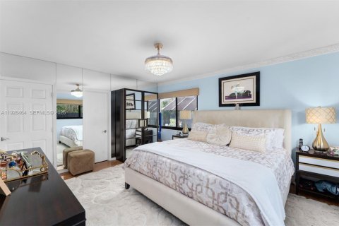 House in Miami Beach, Florida 4 bedrooms, 230.58 sq.m. № 1992952 - photo 13