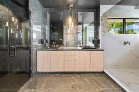 Купить виллу или дом в Майами, Флорида 5 спален, 390.93м2, № 2048966 - фото 17