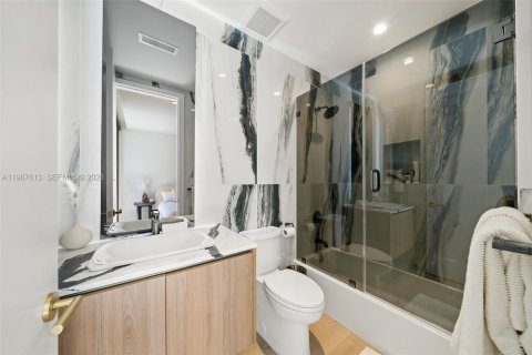 Купить виллу или дом в Майами, Флорида 5 спален, 390.93м2, № 2048966 - фото 11