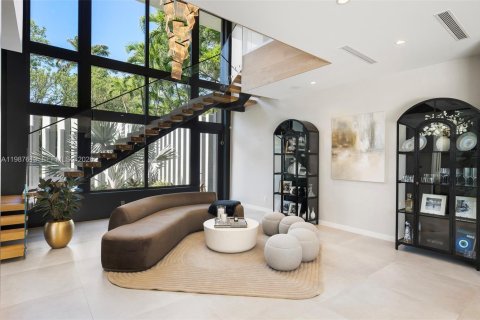 Купить виллу или дом в Майами, Флорида 5 спален, 390.93м2, № 2048966 - фото 22