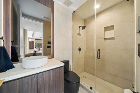 Купить виллу или дом в Майами, Флорида 5 спален, 390.93м2, № 2048966 - фото 8