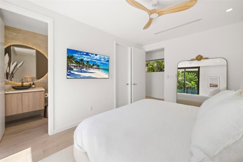 Купить виллу или дом в Майами, Флорида 5 спален, 390.93м2, № 2048966 - фото 12