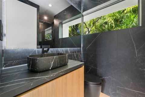 Купить виллу или дом в Майами, Флорида 5 спален, 390.93м2, № 2048966 - фото 14