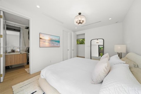 Купить виллу или дом в Майами, Флорида 5 спален, 390.93м2, № 2048966 - фото 10