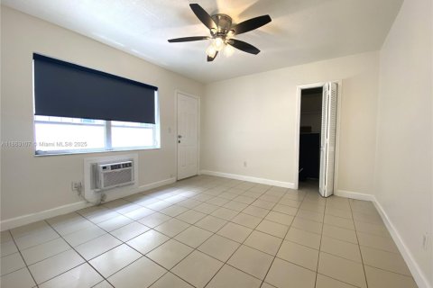 Condo in Miami Beach, Florida, 1 bedroom  № 1977599 - photo 12